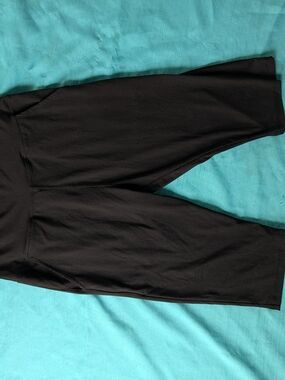 Women’s Black Tummy Control Short Leggings with Mid-Rise Waist